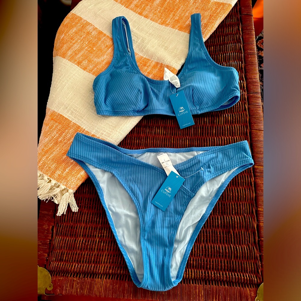 Blue V-cut high waisted Cupshe bikini